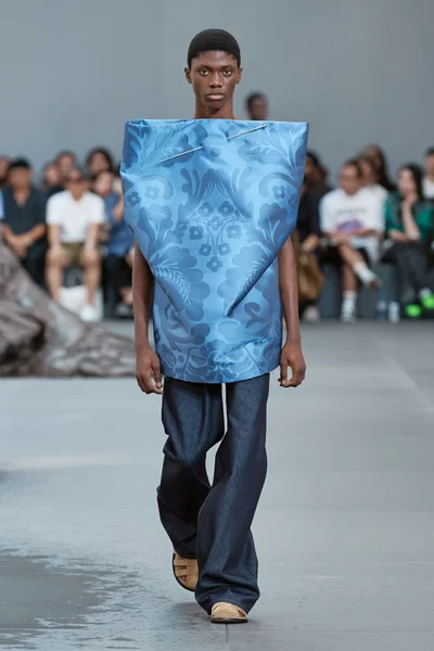 Look 25